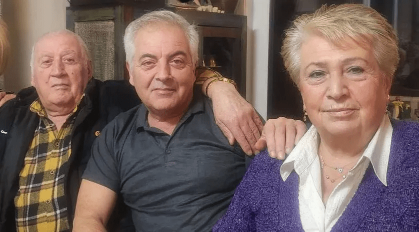 Zwei Frauen bei gemeinsamer Aktivität - Familie und Betreuung